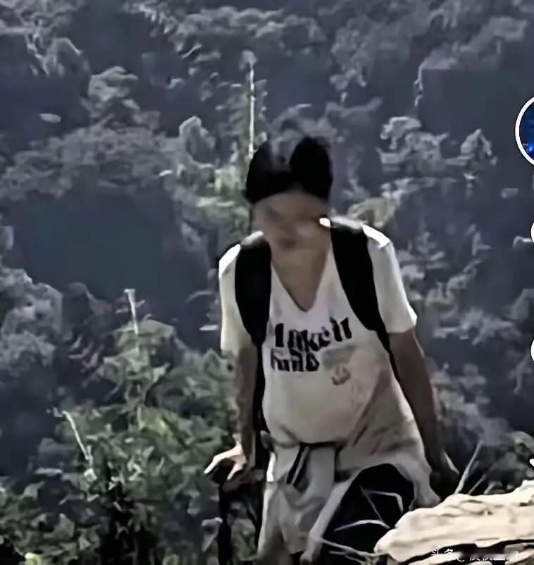 河南信阳程梦圆失踪，目前家属考虑两个方向：1，被骗2，失足坠落记者采访