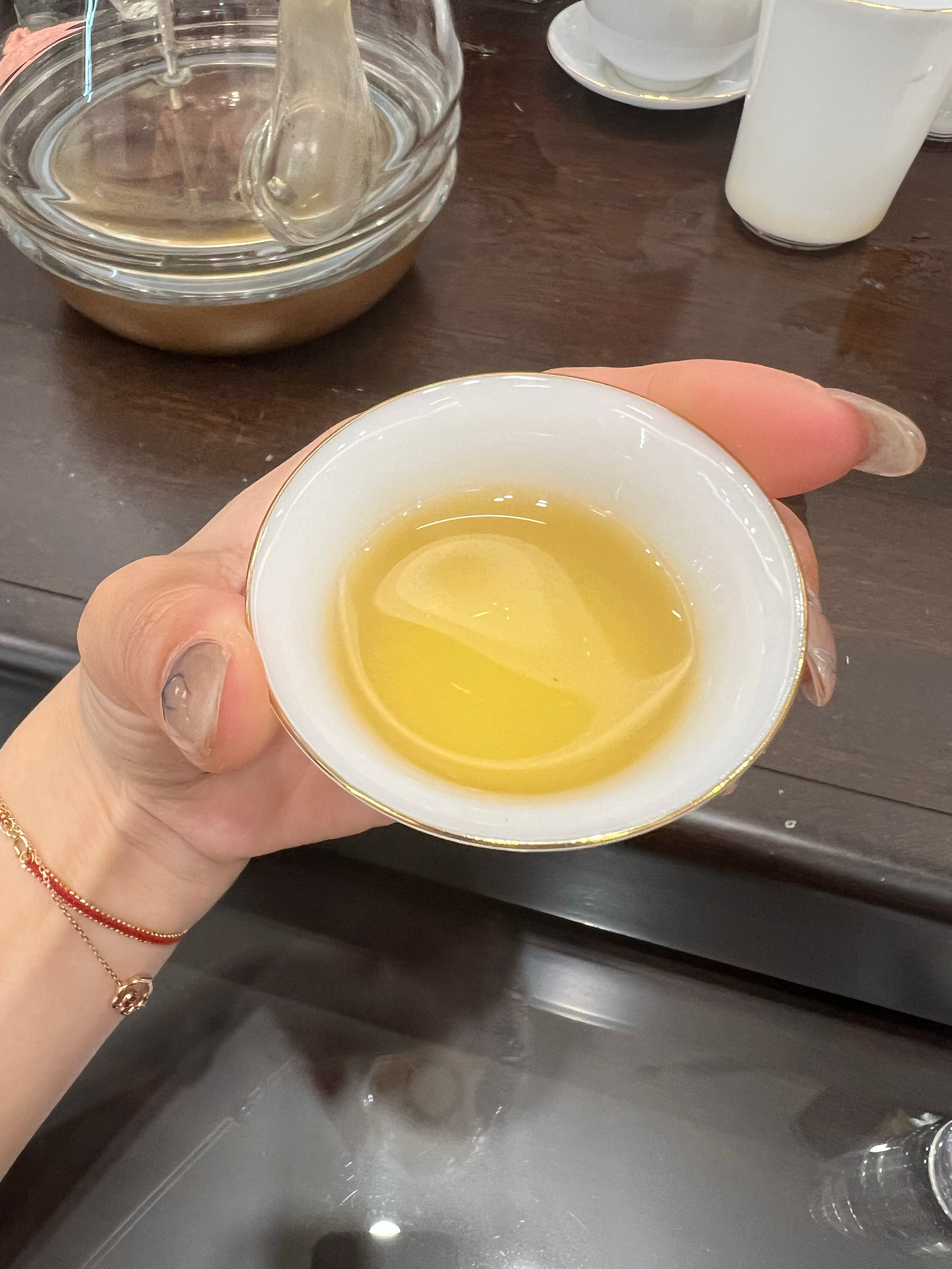 这种入口润滑爽口的100度黄米酒平时也不喝就是想被王嘉尔回复但没被回复的时候