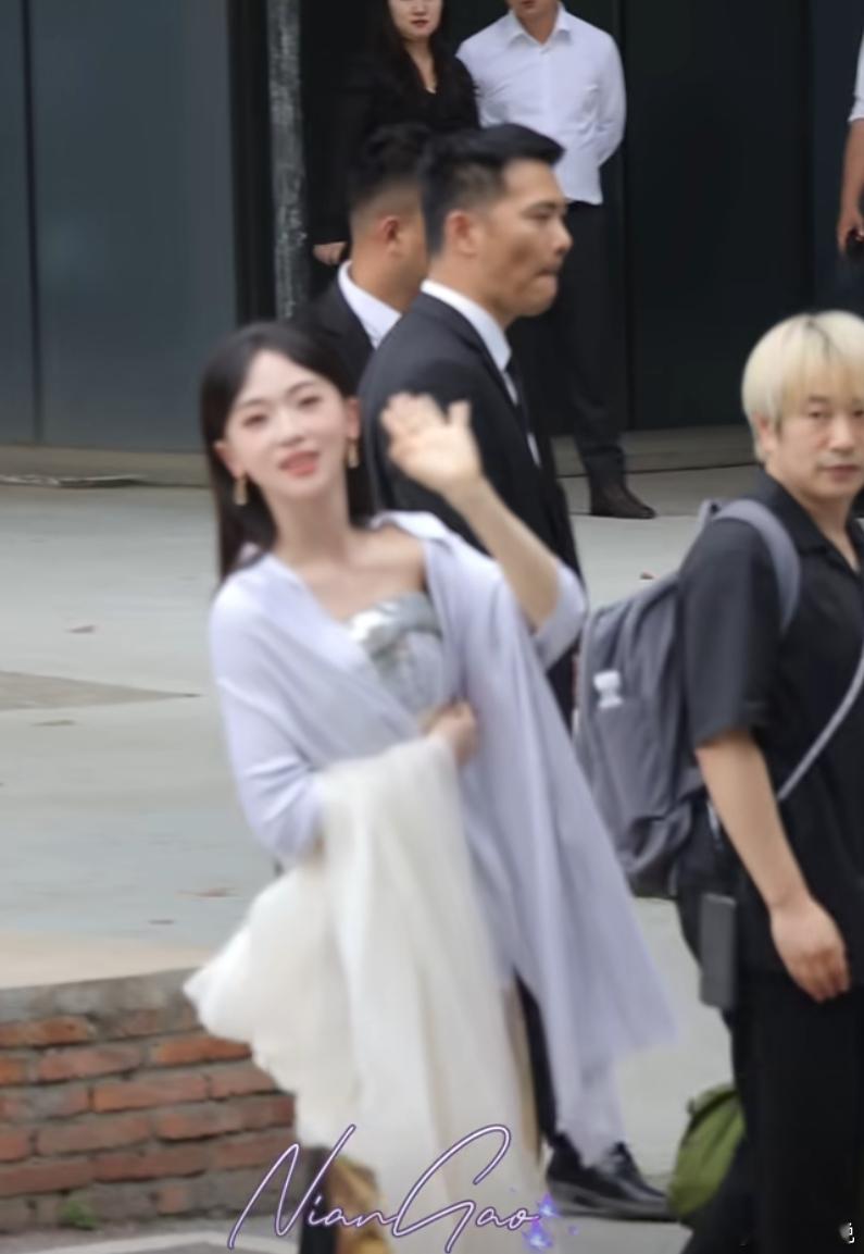 吴谨言产后首亮相，真的很有母性光辉，整个人都在发光吴谨言产后状态太好了于正吴