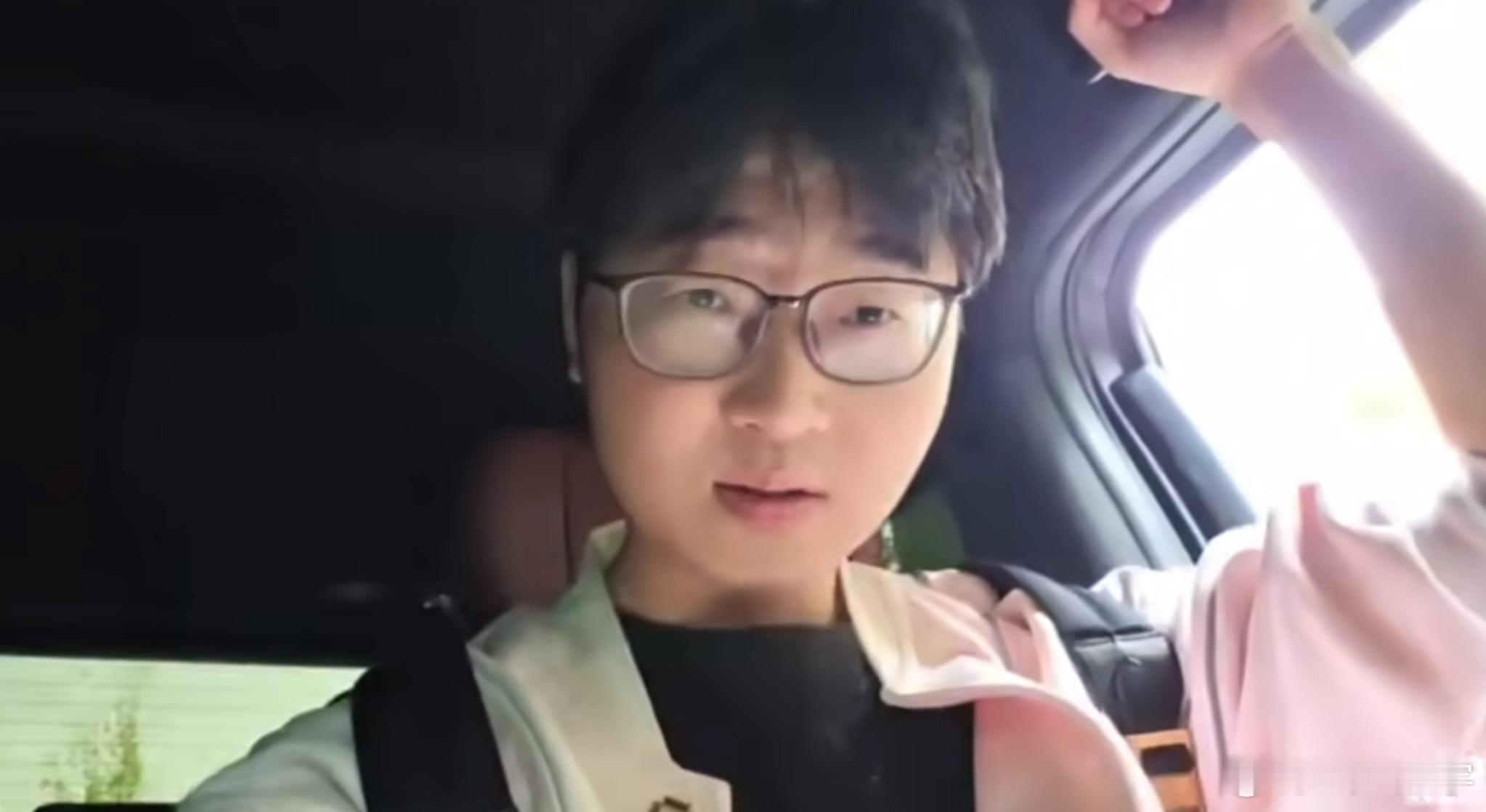 雕哥：我一个月工资是6位数，也不是啥秘密，枫哥扣完税应该没有7位数吧。dota2