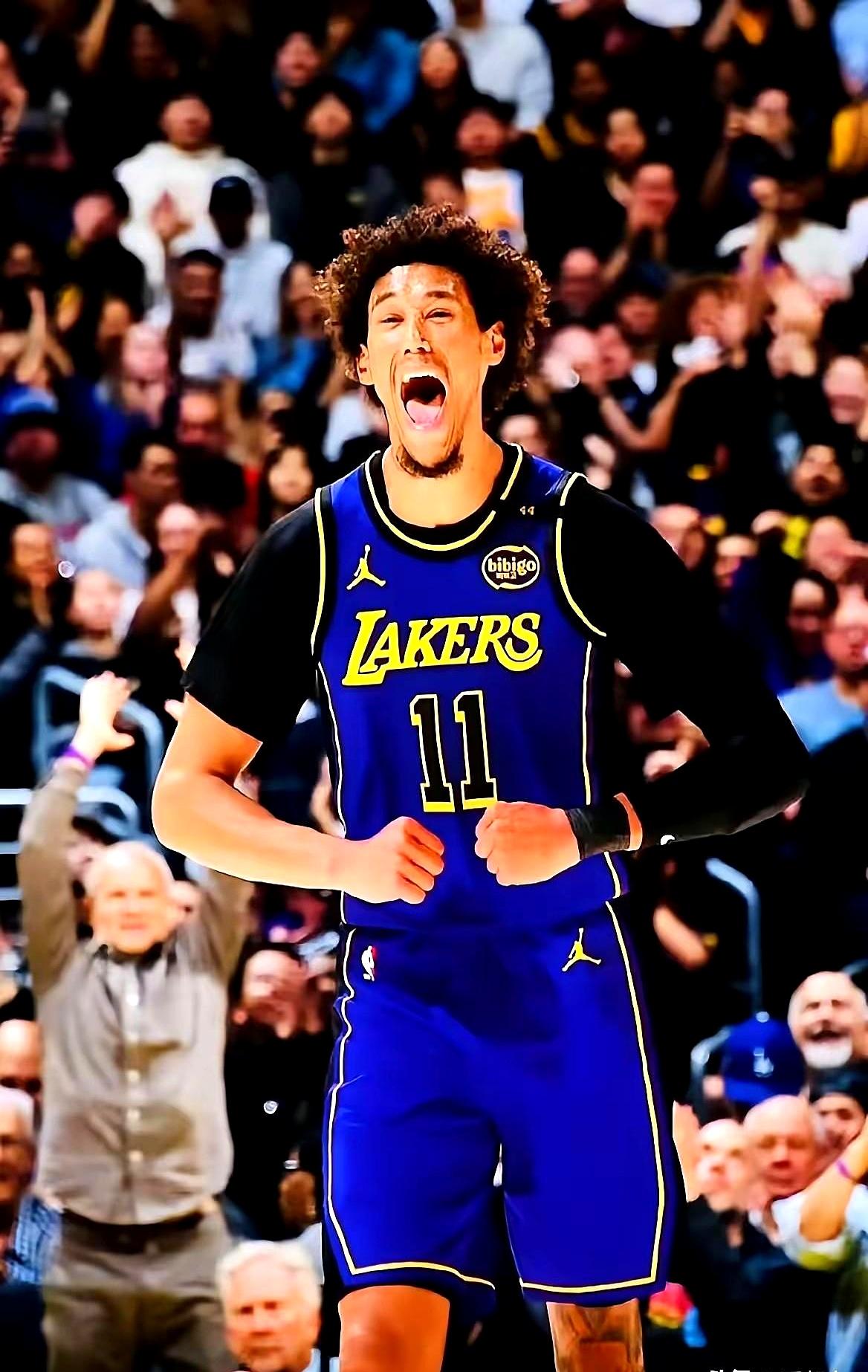 湖人中锋海斯生涯合同一览！想当初他也是拿着千万合同的8号秀，现在只能在湖