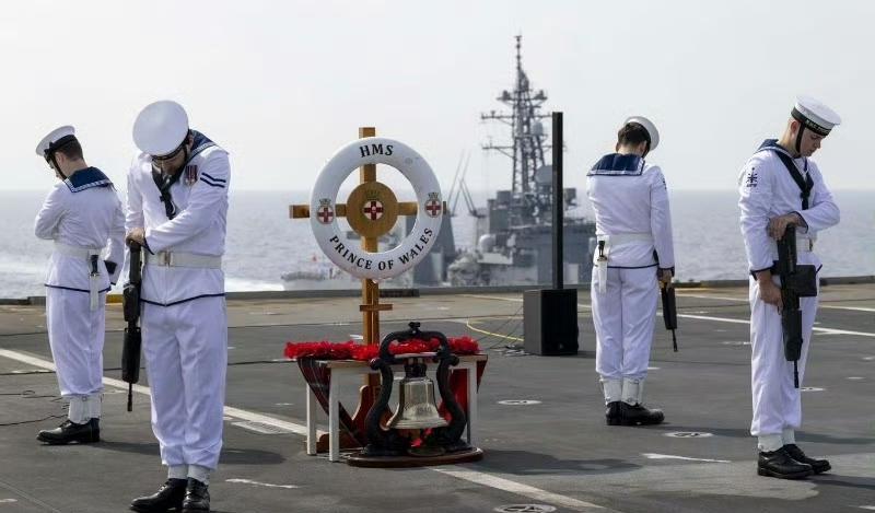 英国航母来南海原来是上坟的9月27号，英国海军的威尔士亲王号航空母舰与日本海上