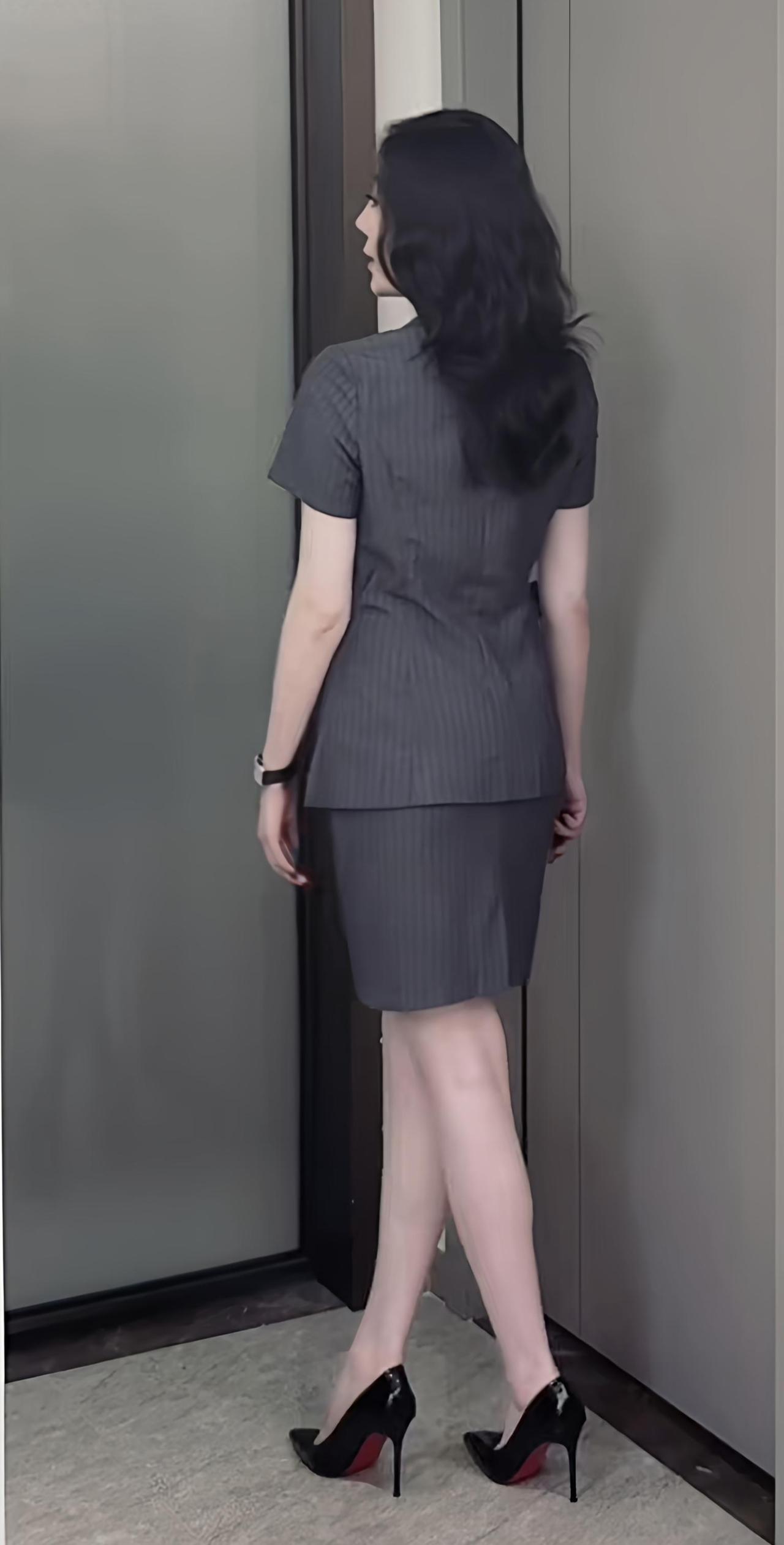 分享美女穿搭服饰