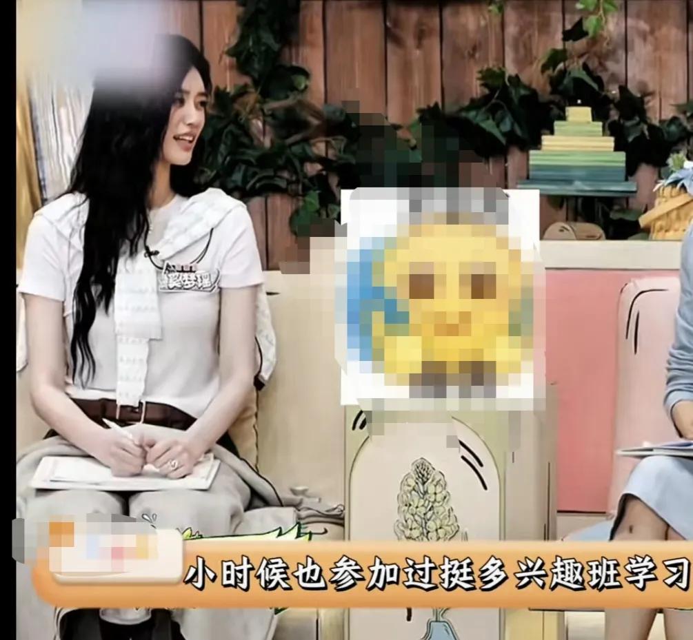 奚梦瑶成功真不是偶然，她在节目中自爆从小妈妈给她报了很多兴趣班，说：“小时候也参