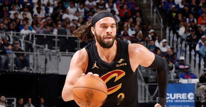 据NBA记者EvanSidery报道，消息源透露，克利夫兰骑士正在积极寻找球队