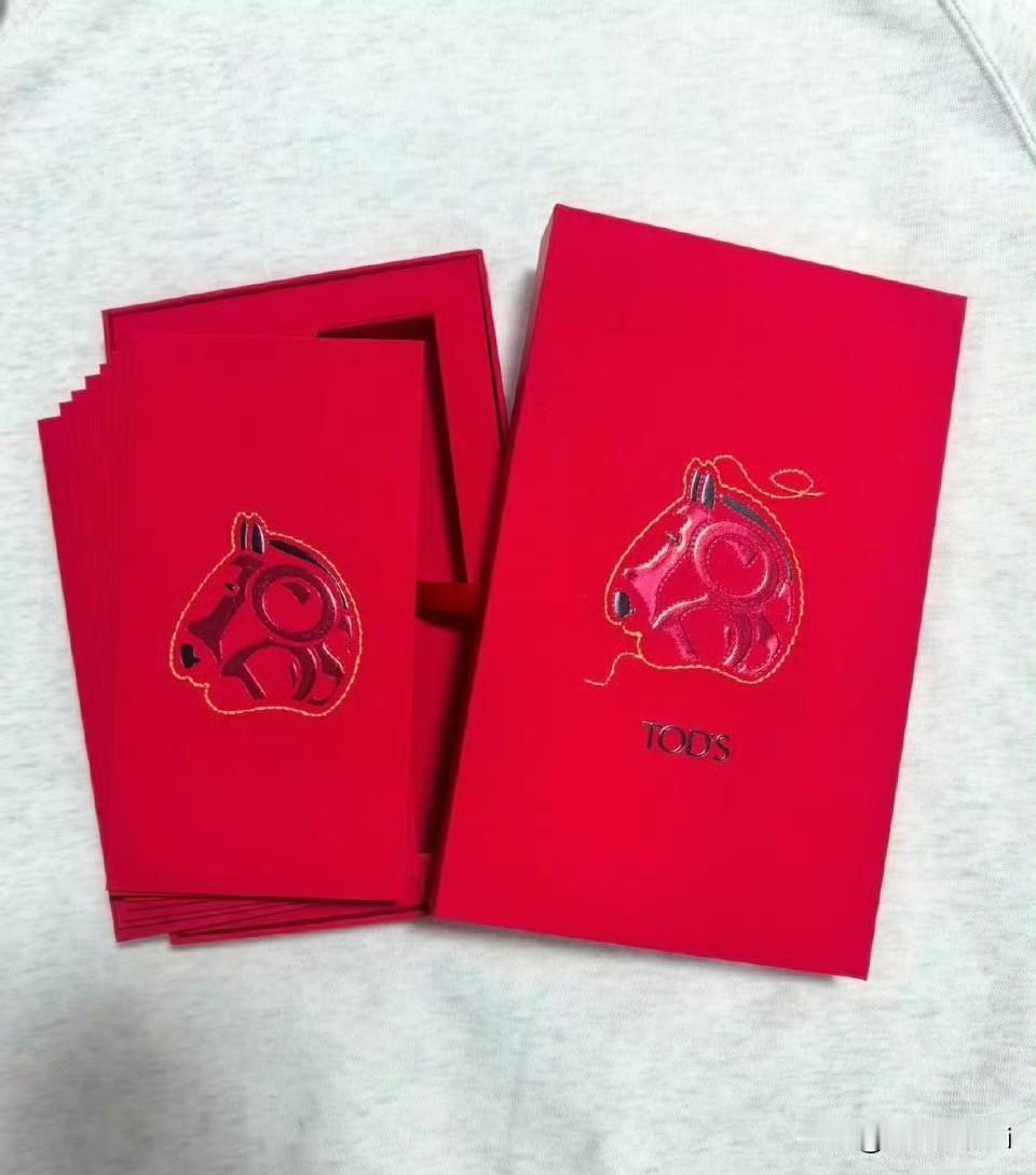 肖战给《小城良方》剧组所有人发红包🧧了，包括群演，在肖战剧组太幸福了，红包🧧