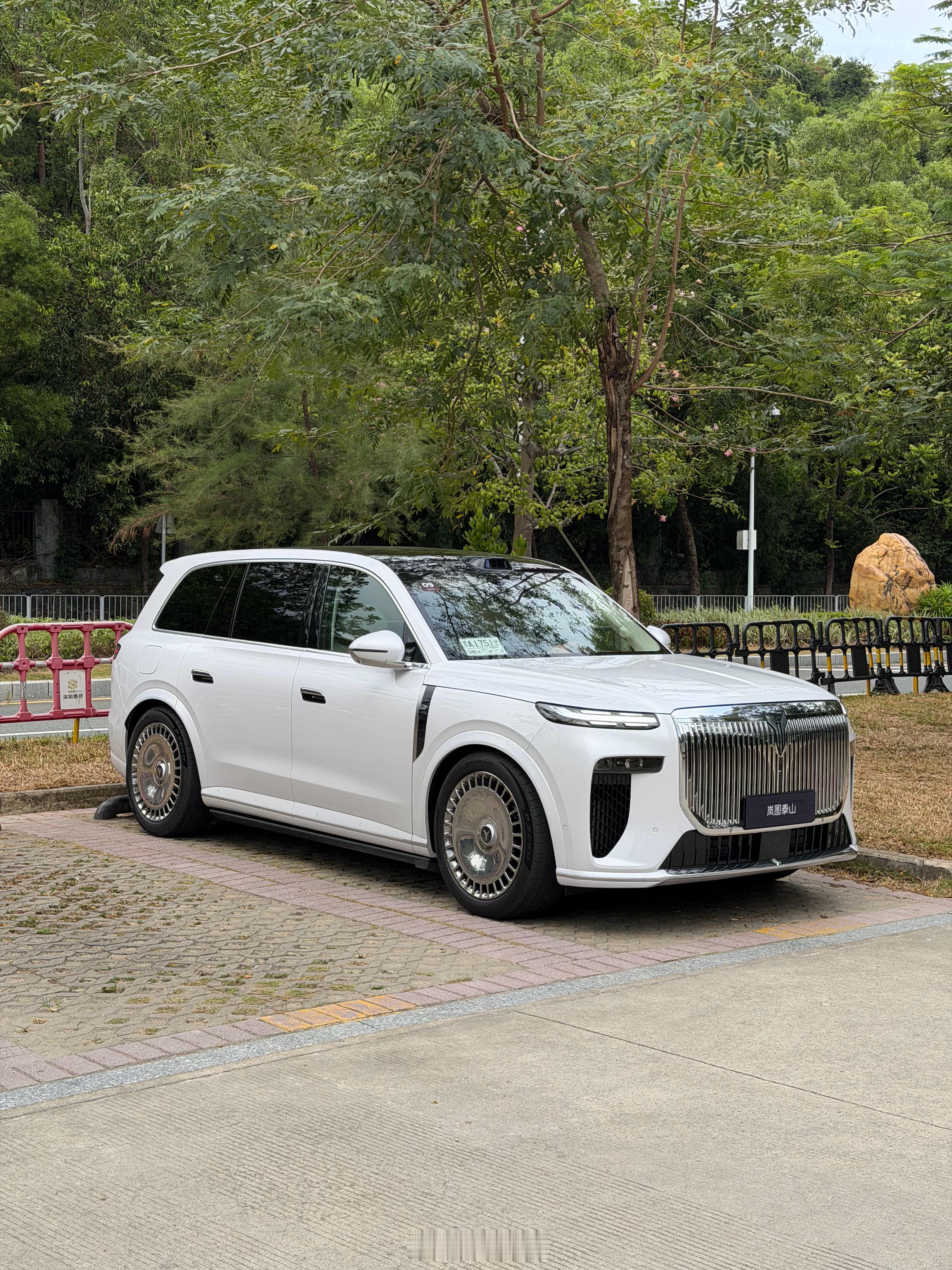 压轴登场的国产旗舰SUV，岚图泰山价格出炉🔥Max版37.99万、Max