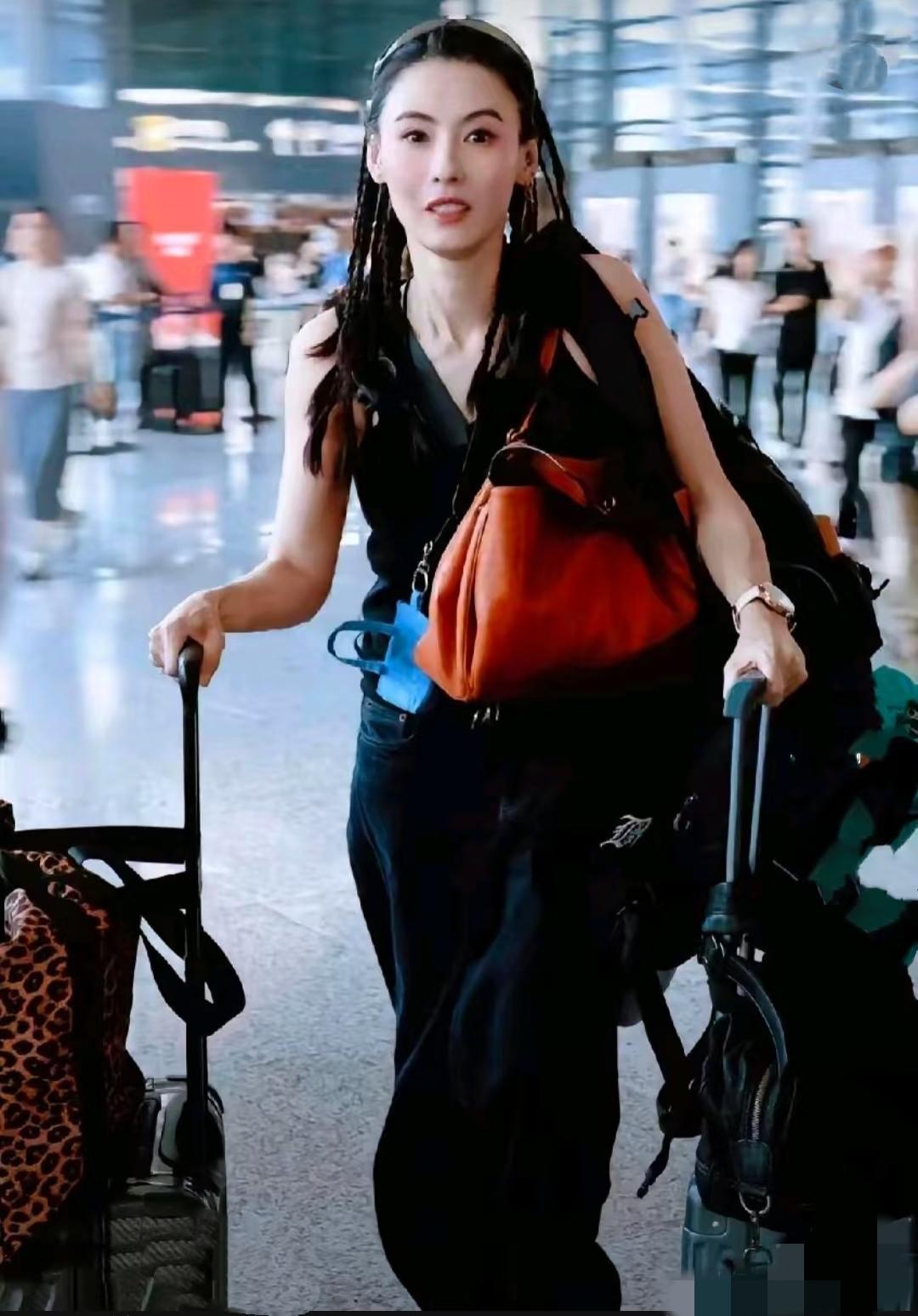 谢霆锋要坐不住了他怎么也想不到，​他的前妻张柏芝46岁的女人了，上了《一路繁