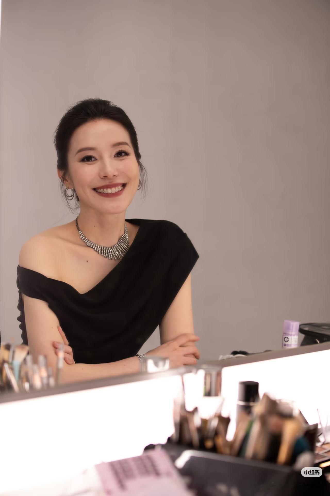 蔚来老板娘王奕芝主持现场