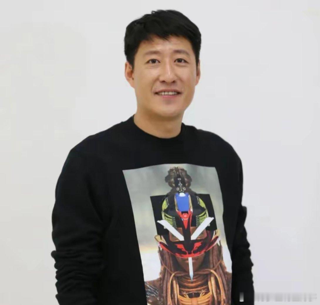 主持人问于震:“你会让你的孩子进娱乐圈发展吗？”于震斩钉截铁地说:“我不希望自己