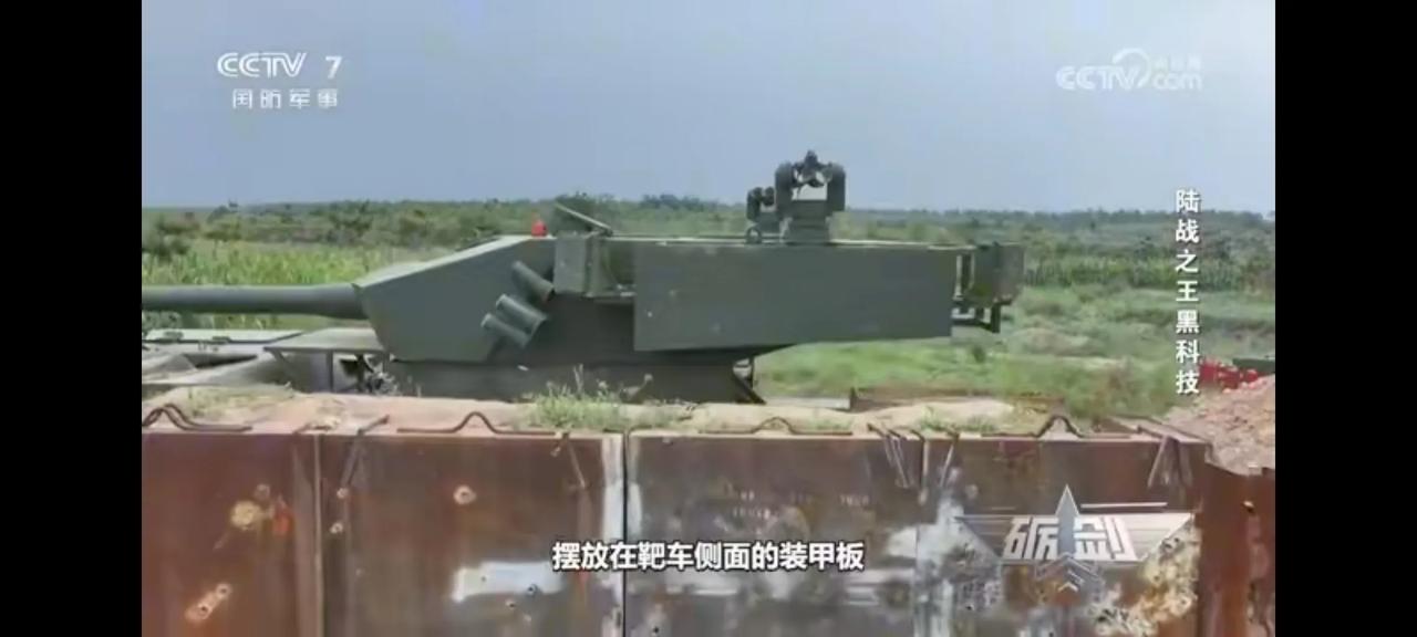 国产GL6型主动防护系统采用随动式布置，能够跟随目标来袭方向和角度来灵活调整射击