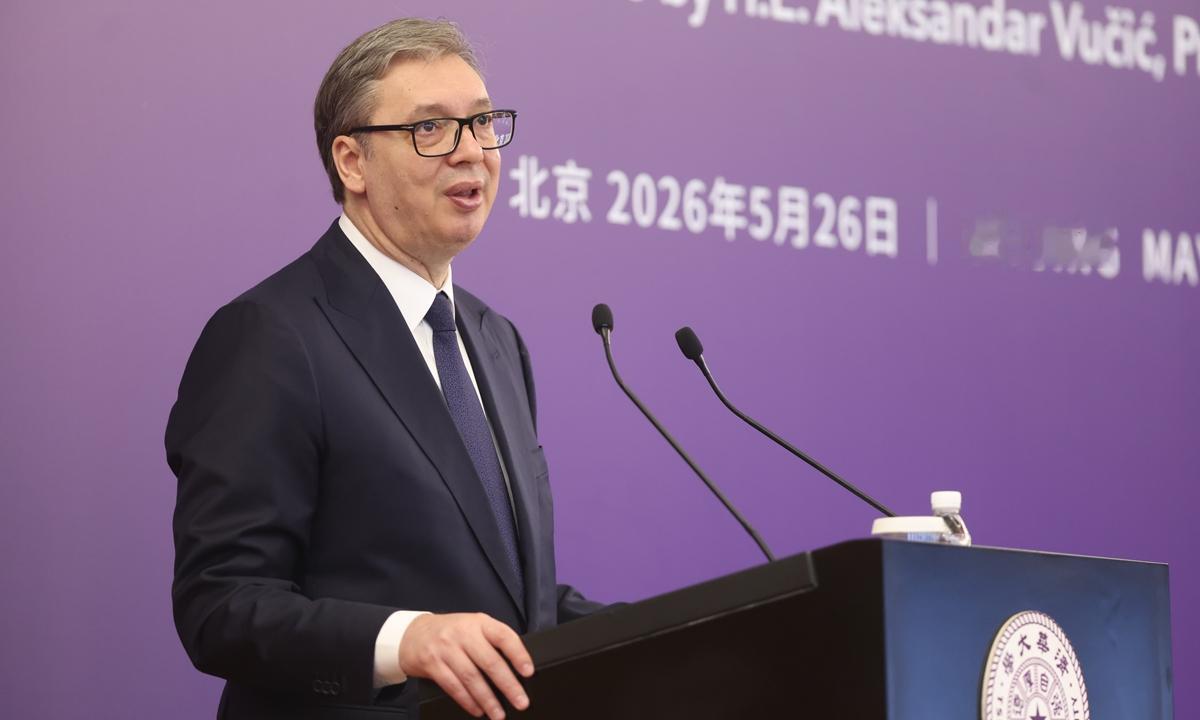 昨天，刚接过中国友谊勋章的武契奇走进清华园。他全程脱稿28分钟，用自己国家的