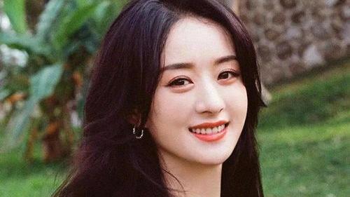 你知道吗？赵丽颖曾获白玉兰中国电视剧海外推广大使称号。在第28届白玉兰颁奖典礼上