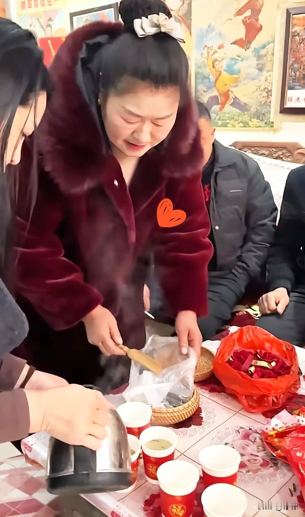 你信命吗？大衣嫂，前夫有钱后就抛弃她了。嫁给大衣哥朱之文后，日子也过得紧巴，大