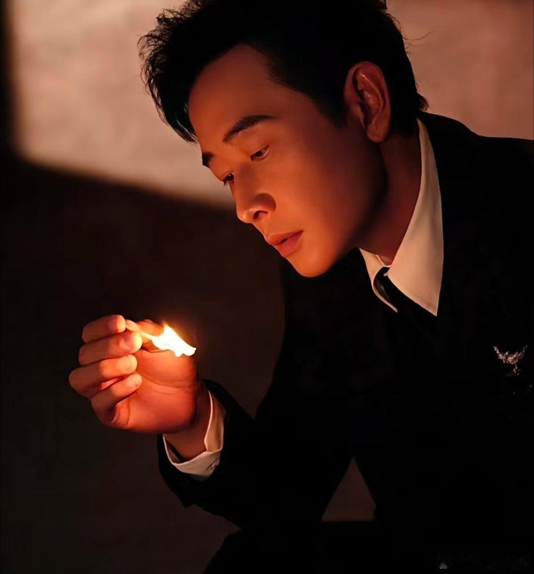 关键时刻，果然还是家里的老人最让人心里踏实！唐嫣父亲这一出现，简直就像给大家喂了