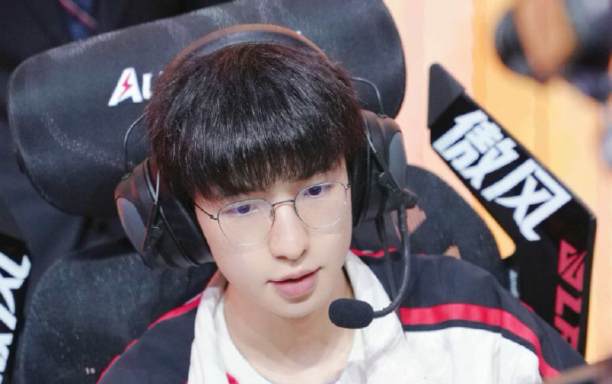 网友热议：如果你是ELK的话会意难平吗？Q:如果viper不来blg的ad一定