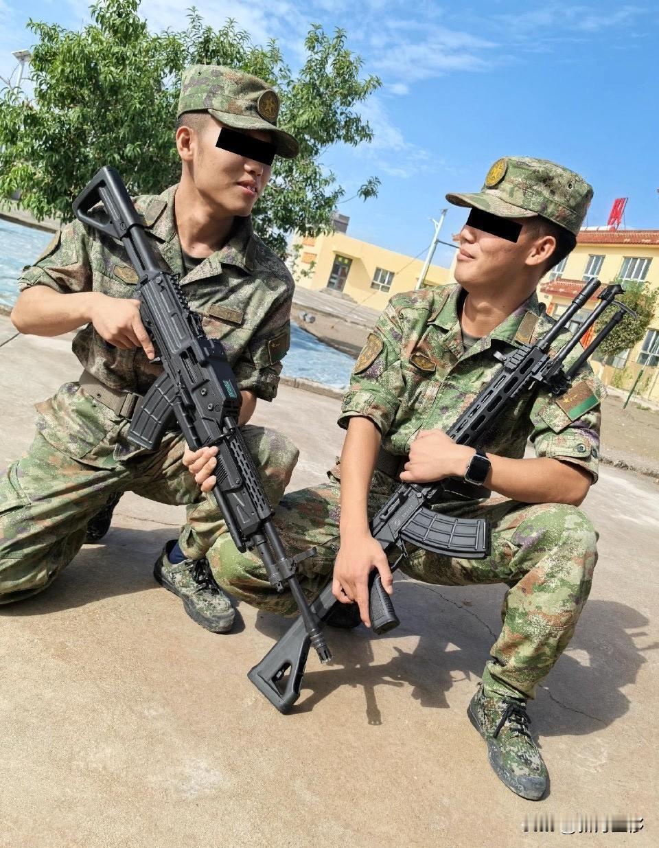 图一，一把201班用机枪，一把191精准射手型，子弹可以互换，班机单兵携带轻便，