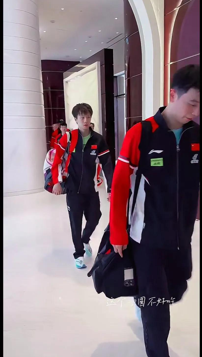 可怜的曼昱没有教练，好的还有两个妹妹，加上一个体能教练曼昱好帅，感谢奇哥2个亿