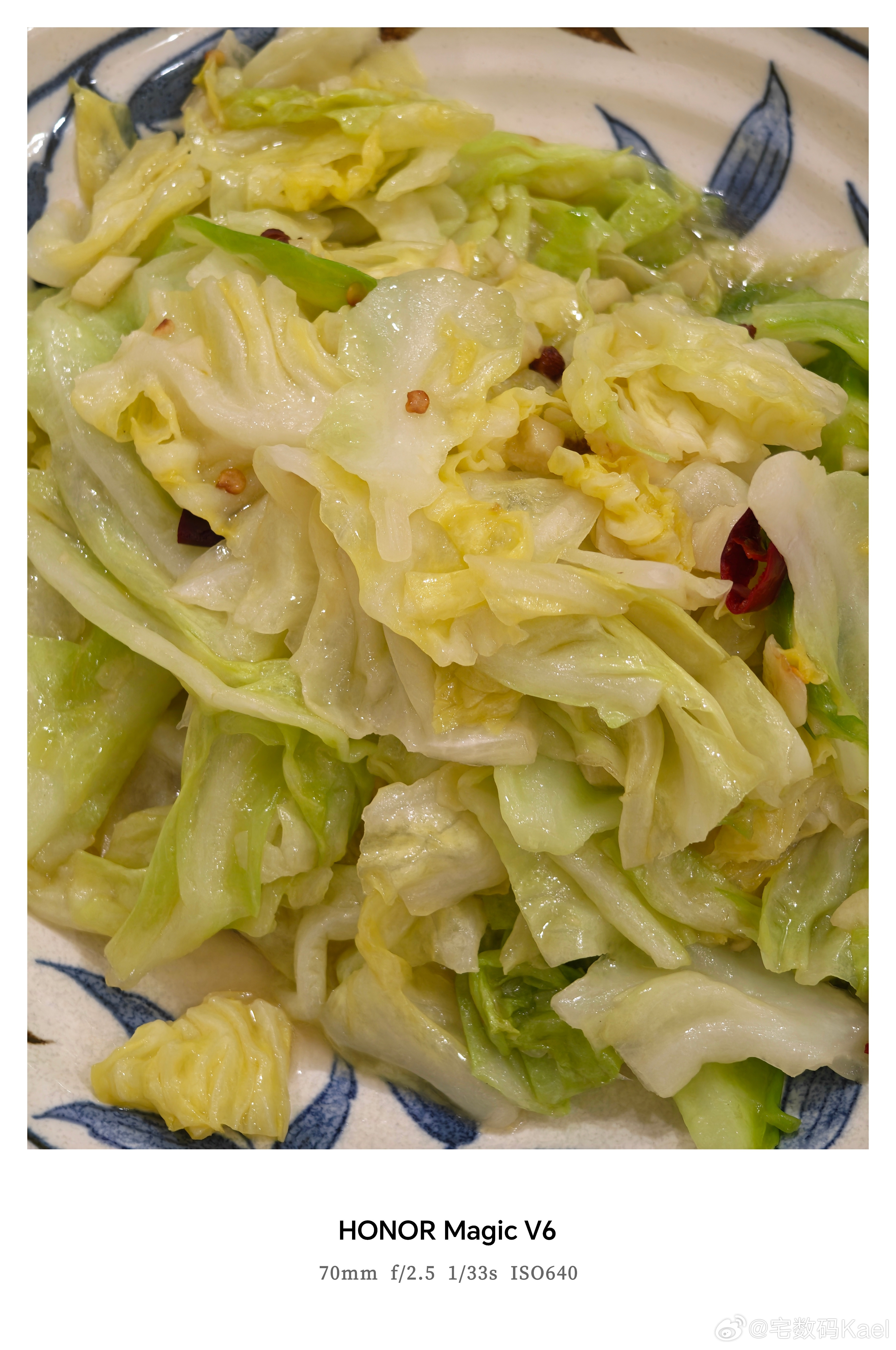 晚饭时间到阿姨做的：青椒炒鲍鱼片、酸菜鱼、清炒包菜、小葱烧蚕豆、炒奶白菜。炫起来