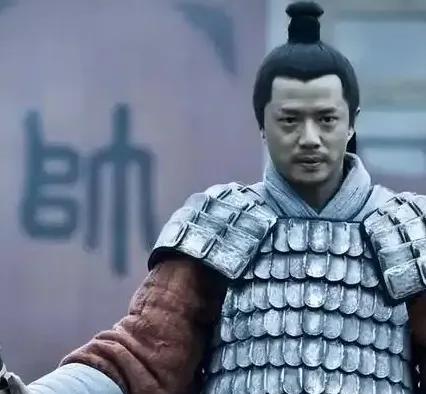 刘邦亲征讨伐陈豨后不久，萧何对韩信说：“陛下平乱，请入宫庆贺。”韩信不知，这是一