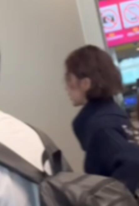 吴宣仪晒短发造型.吴宣仪剪了短发这张路人拍的也是挺帅的