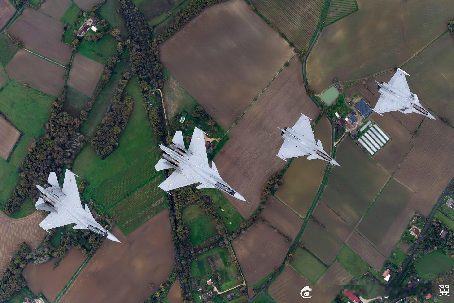 苏-30MKI和阵风尺寸对比