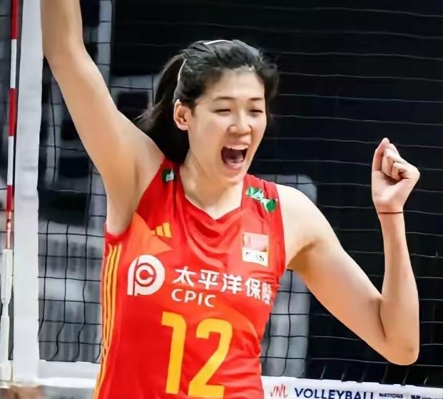 天津女排再一次在半决赛中和江苏对垒，由于是客场作战，天津女排简直是派若两队，