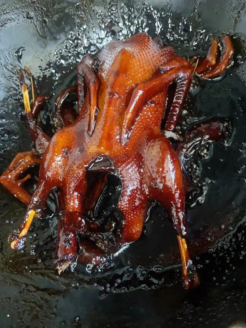 浙江乌镇美食寻味，这一口酱香的酱鸭，谁吃谁喜欢！