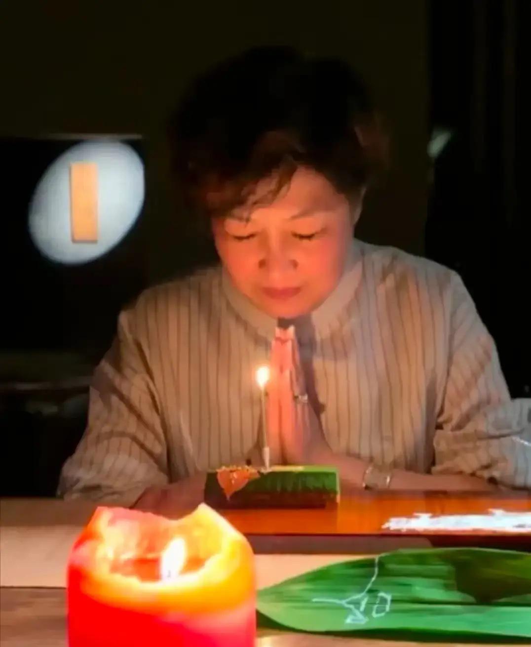 57岁哈文，突然发文！哈文戴婚戒庆生：真正的深情，是把思念过成日常刷到哈