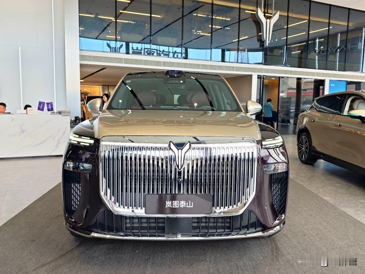 港星们最爱的保姆车之一——岚图泰山深度体验后，我的结论很直接：它是一款优缺