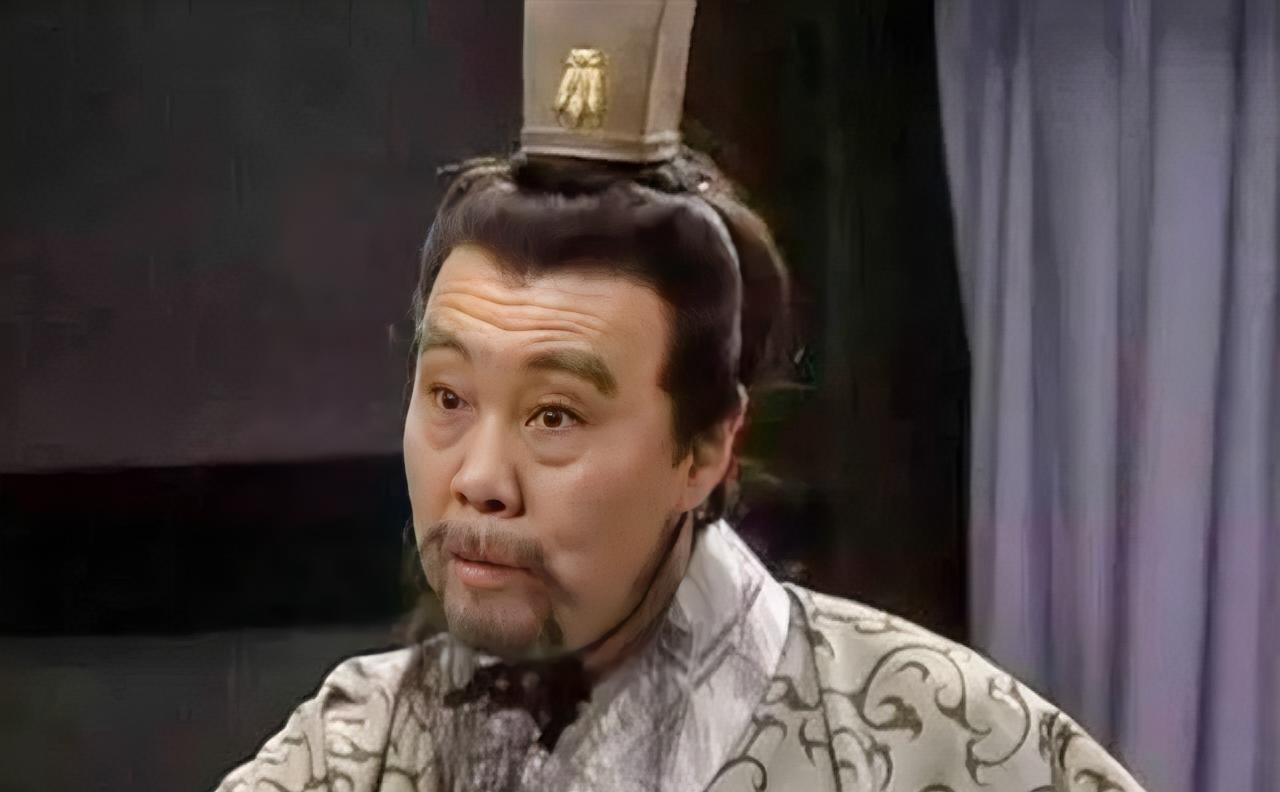 皇上偷偷在司农令衣服烧了个洞，一年后发现洞还在，下令：开国家仓库他是一国之君，