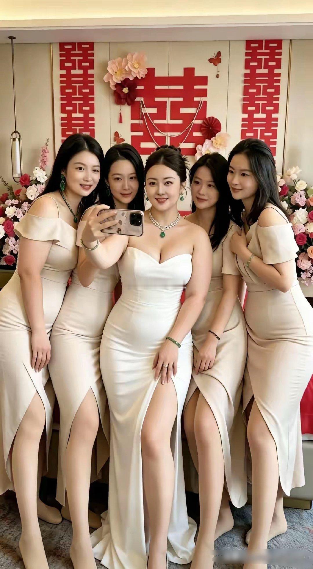 照片中的5个美女，有新娘，还有伴娘。请您猜猜哪个是新娘子？你是喜欢新娘呢，还是喜