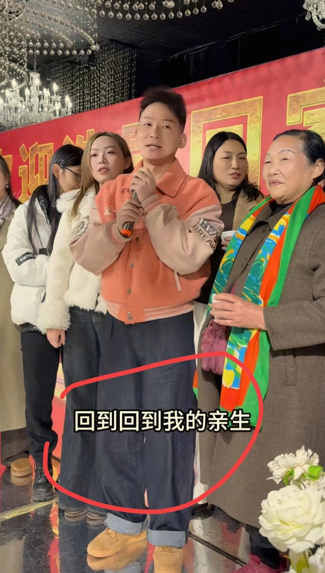 我就料到谢浩男会回外婆家也预料到了他会跟外婆和舅舅一起吃饭万万没想到，竟然举