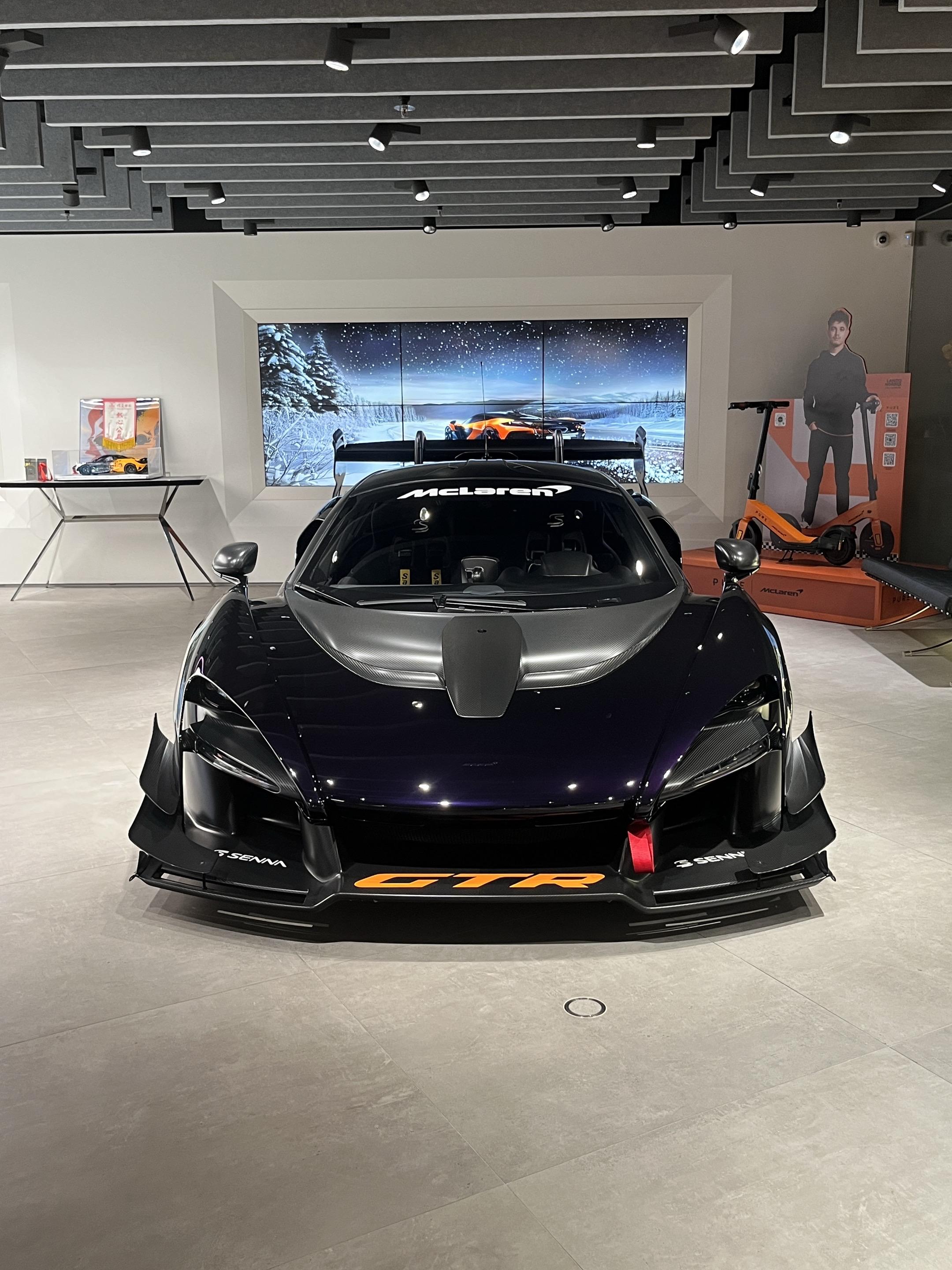 港岛四台之一的Mclaren Senna GTR，紫色碳纤维也是非常好看了