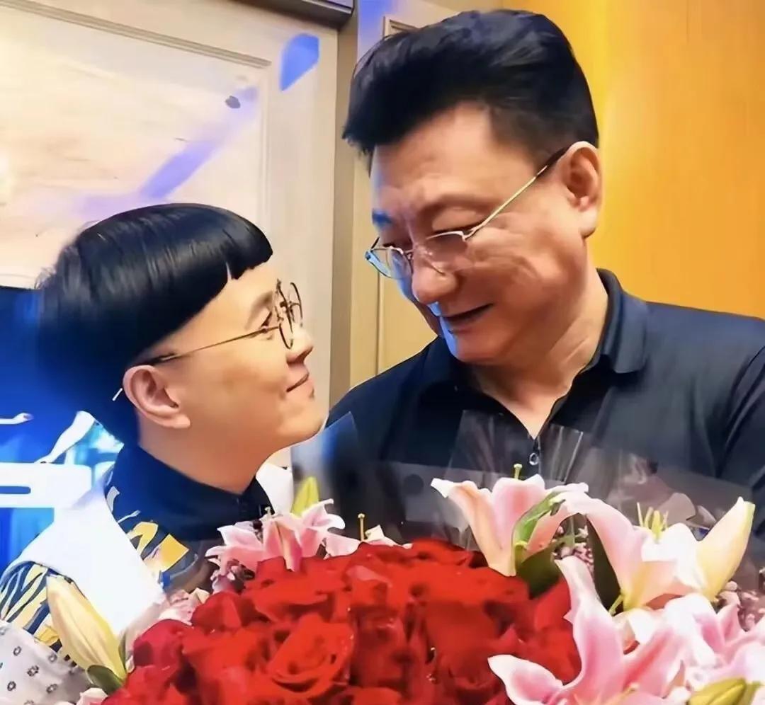 金龟子说：当年我第一次见公婆，在车站特意买的扒鸡，结果万万没想到把王宁一家都