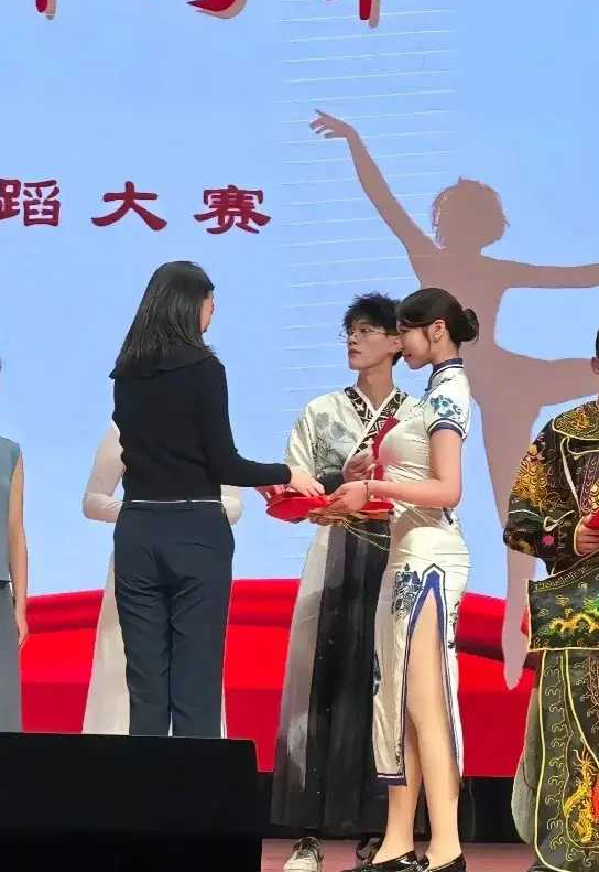 她是冠军，重点是喜欢旗袍