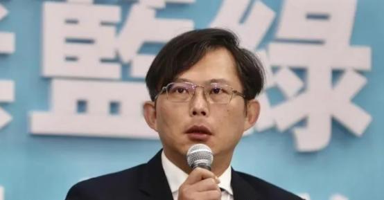 民众党主席黄国昌在8月11日接受台媒专访时明确表示，将以“蓝白合”形式参选202