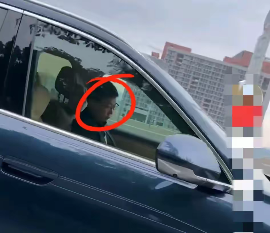 余承东疑似“开车睡着”，网友打招呼被秒回