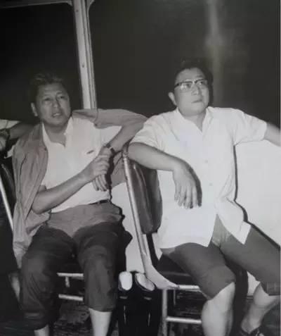 1991年8月8日凌晨，黄菊在所乘车辆抛锚后，换乘公交车去大连路泵站和曲阳路泵站