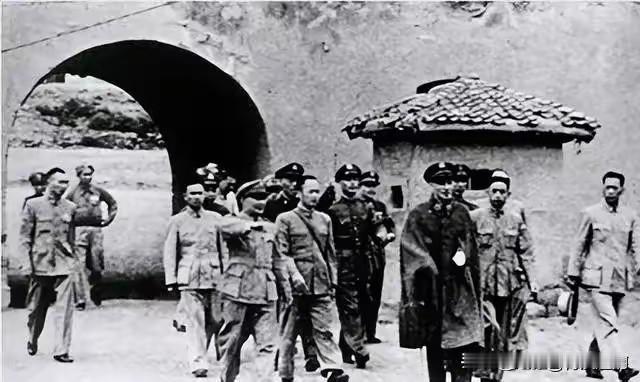 1947年，蒋介石来到延安，问一过路农民：你可见过毛泽东？谁想到，老农民的一番话