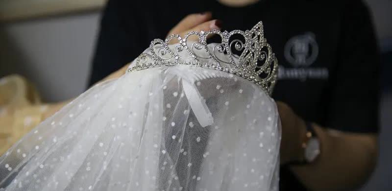 女子远嫁非洲18年：爱与痛的交织近日，一则女子嫁非洲18年的故事令人揪