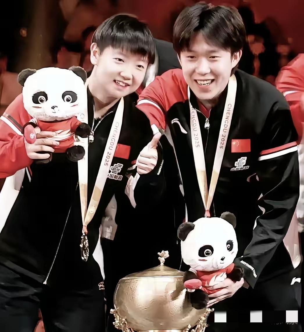 全网最欣慰的，当属王楚钦的爸妈吧！25岁的头哥采访里那股从容劲儿，真的肉眼可