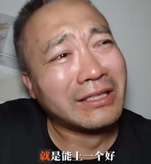 高考成绩出来了，这位父亲的心态也崩溃了。孩子高考成绩360分，老父亲失望痛哭不难