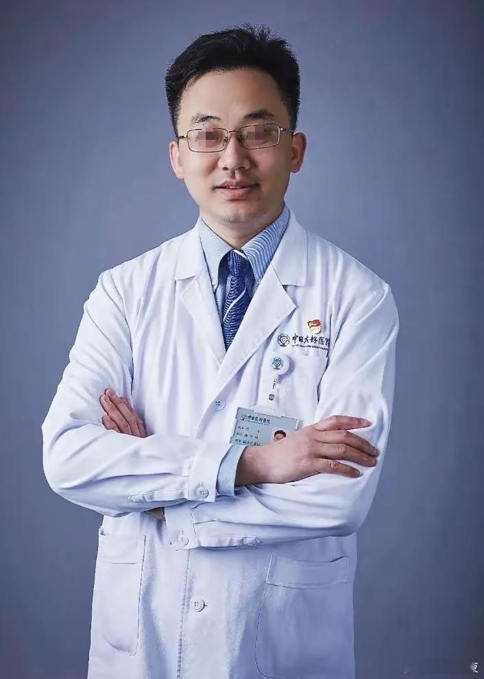 患者：我是托关系进来的医生：我也是噢肖飞只是一个药引子，真正骇人听闻的是董袭莹的