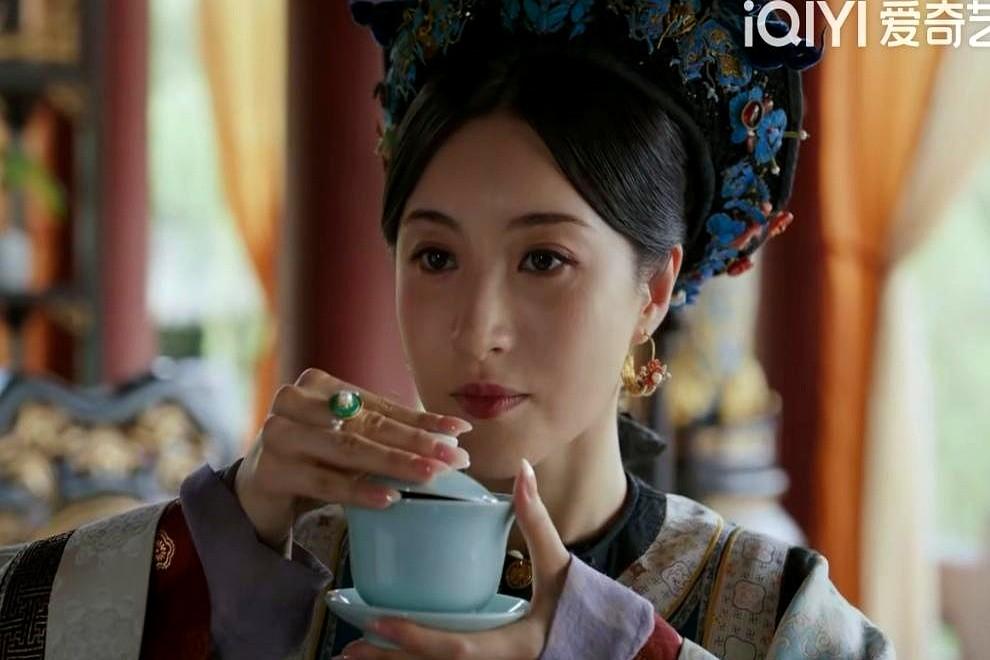 《大生意人》第19集预告，某女子在茶中下毒谋害慈禧。某女子因父仇买通太监，计