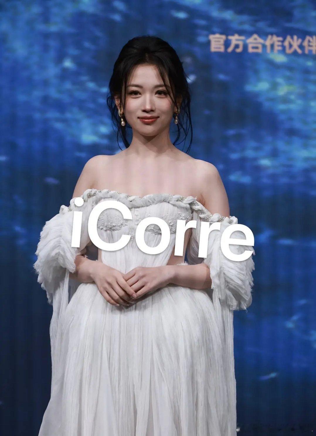 打光和不打光差别这么大嘛？我印象中代露娃一直很漂亮啊～