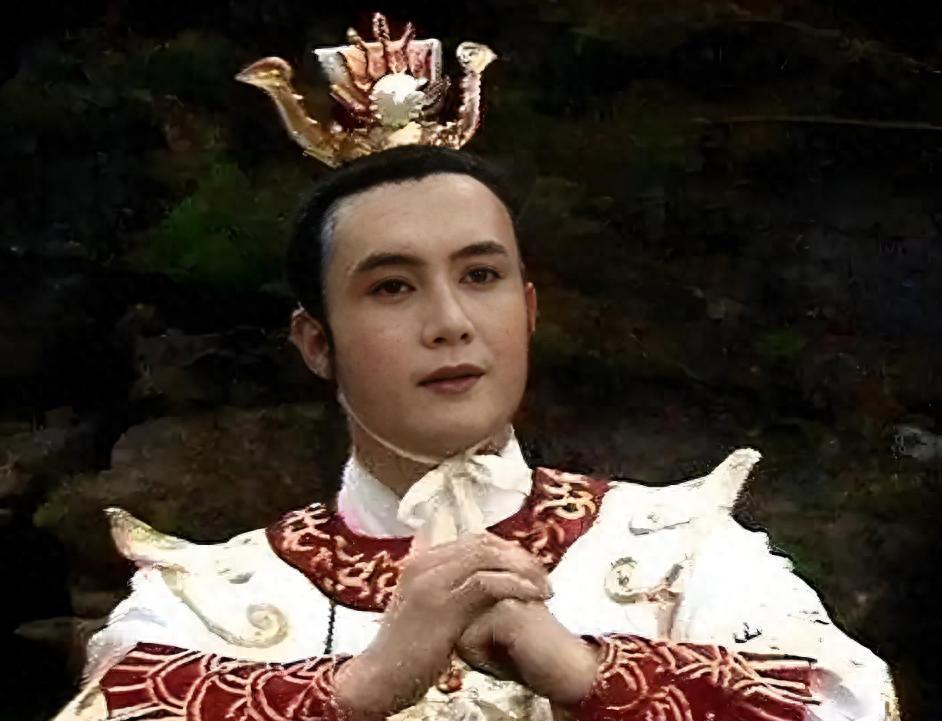 他是著名老戏骨，前妻嫁洋丈夫，曾被谢霆锋打成重伤，多次轻生欲投西湖的他，如今怎样