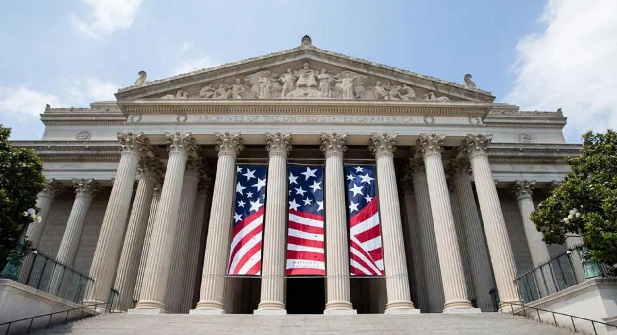 什么是比特币?本质上比特币就是一段程序，一段密匙程序而已。比特币怎么那么值钱