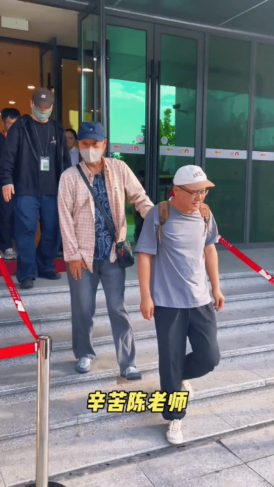 72岁陈佩斯，近况曝光！6月1号，老戏骨陈佩斯突然冲上了热搜，这次不是因为