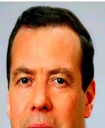 梅德韦杰夫这一嗓子，算是把桌子给掀了，直接告诉全世界：没错，我是在跟美国人私下里